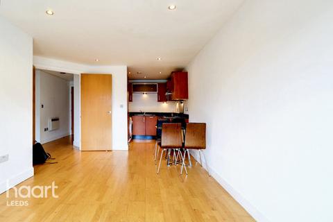 2 bedroom apartment for sale, Armouries Way, LEEDS