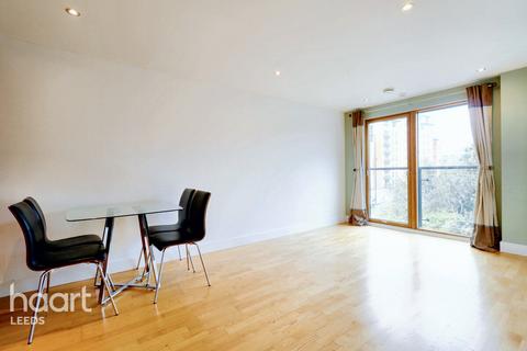 2 bedroom apartment for sale, Armouries Way, LEEDS