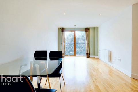 2 bedroom apartment for sale, Armouries Way, LEEDS