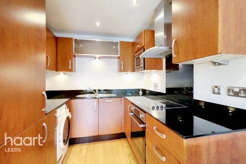 2 bedroom apartment for sale, Armouries Way, LEEDS