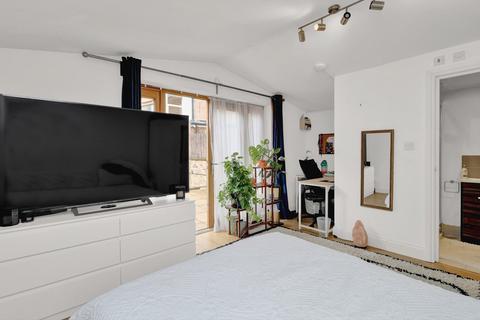 2 bedroom flat for sale, Lancing Road, West Ealing, W13