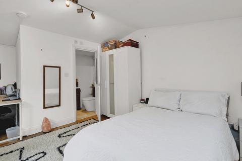 2 bedroom flat for sale, Lancing Road, West Ealing, W13