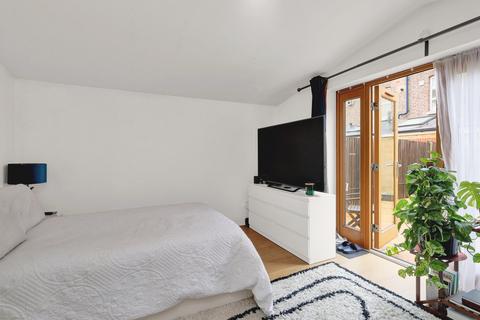 2 bedroom flat for sale, Lancing Road, West Ealing, W13