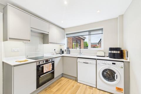 3 Winchester Drive, Tuffley, Gloucester, GL4 0JE