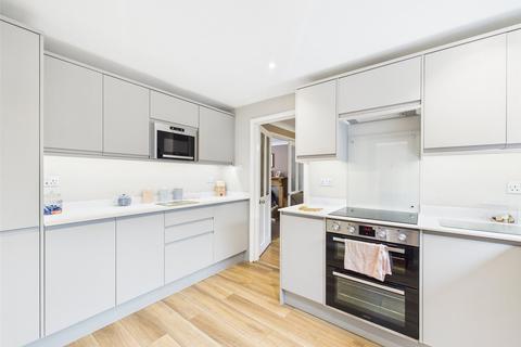 3 Winchester Drive, Tuffley, Gloucester, GL4 0JE