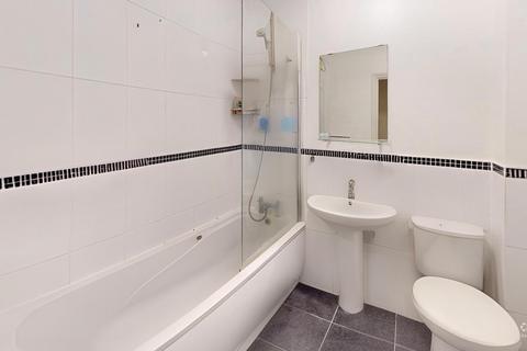 2 bedroom flat for sale, Lansdowne Court, Lansdowne Road, Tilbury, RM18