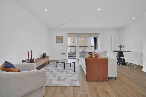 Mettalica Court, E14