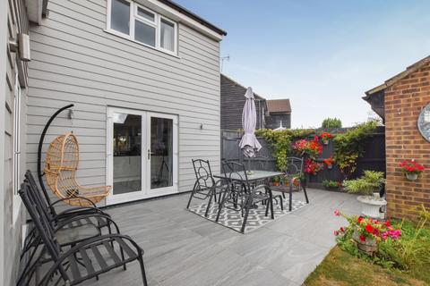 3 bedroom semi-detached house for sale, Southey Close, Heybridge, Maldon, Essex, CM9 4YW