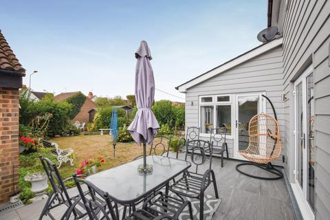 3 bedroom semi-detached house for sale, Southey Close, Heybridge, Maldon, Essex, CM9 4YW