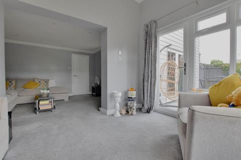 3 bedroom semi-detached house for sale, Southey Close, Heybridge, Maldon, Essex, CM9 4YW