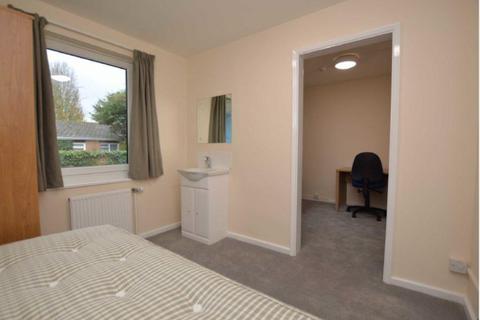 undefined, Room 8, Field House