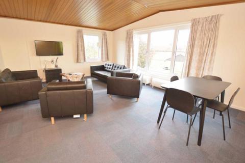 undefined, Room 8, Field House