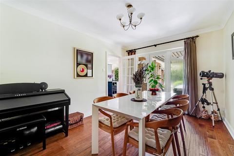 undefined, Yew Tree Bottom Road, Epsom