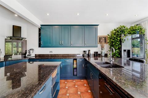 4 bedroom detached house for sale, Yew Tree Bottom Road, Epsom