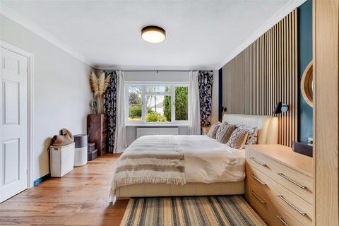 5 Yew Tree Bottom Road, Epsom, KT17 3NE