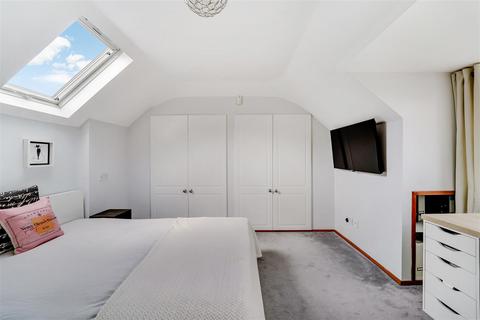 5 Yew Tree Bottom Road, Epsom, KT17 3NE