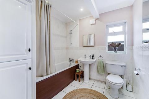 5 Yew Tree Bottom Road, Epsom, KT17 3NE