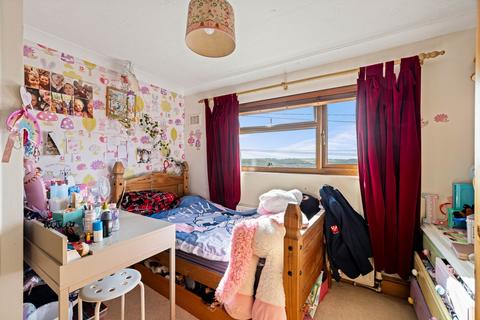 6 Kimberley Walk, Dover, CT16 2JN