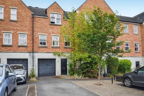 3 bedroom townhouse for sale, Chaloner Grove, Wakefield, West Yorkshire