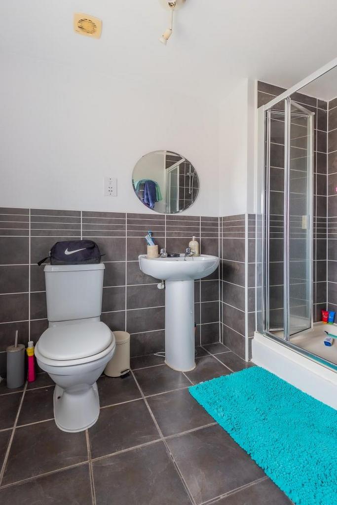 Bed 2 En Suite