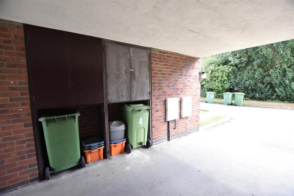 Bin store