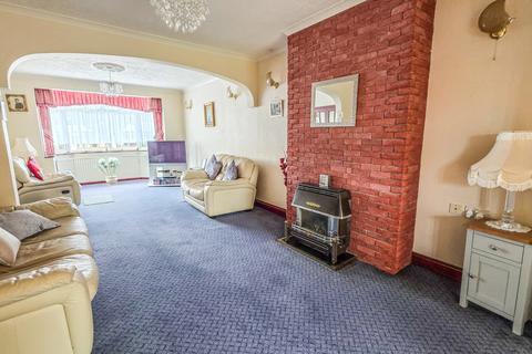 3 bedroom semi-detached house for sale, Montrose Avenue, Gidea Park, RM2