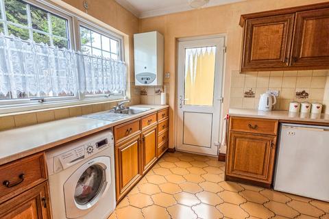 3 bedroom semi-detached house for sale, Montrose Avenue, Gidea Park, RM2