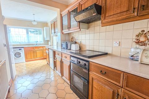 3 bedroom semi-detached house for sale, Montrose Avenue, Gidea Park, RM2