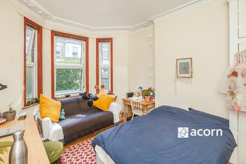 6 bedroom terraced house to rent, Shenley Road London SE5