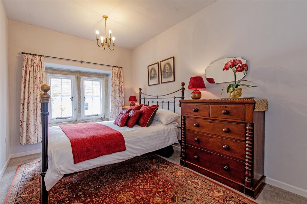 Bedroom 1-4.jpg