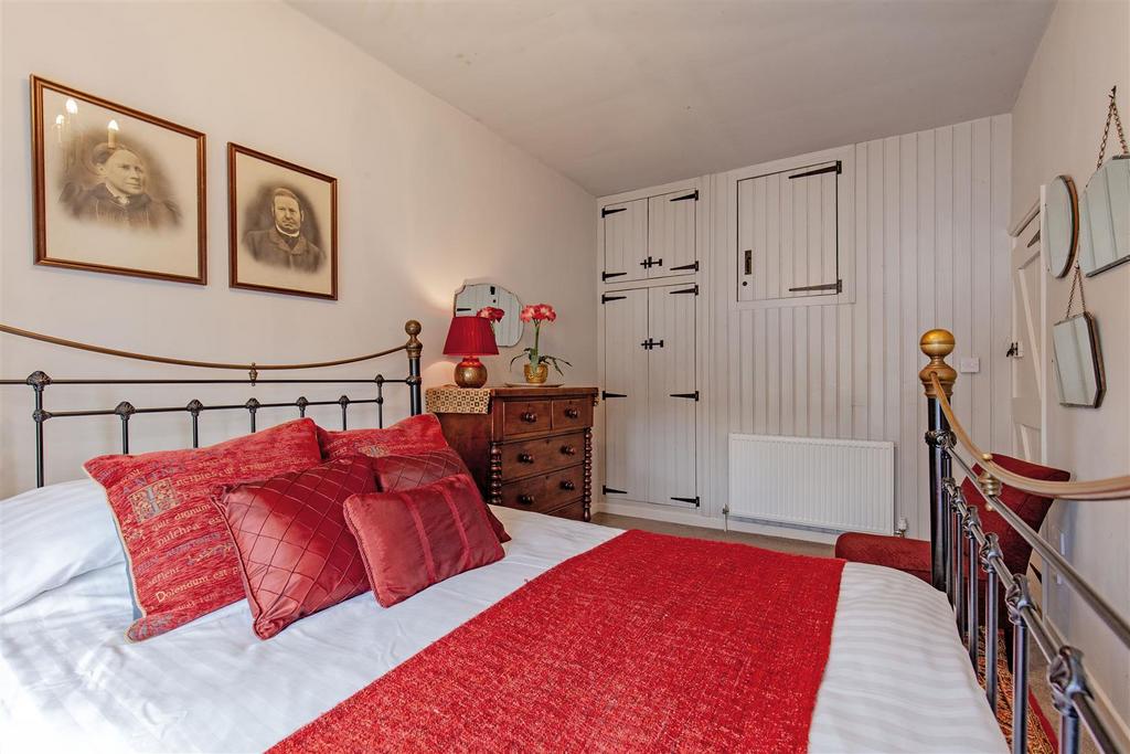 Bedroom 1-2.jpg