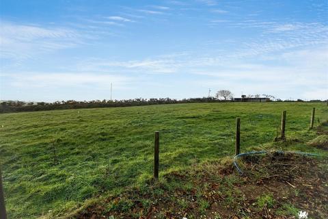 undefined, Clynderwen