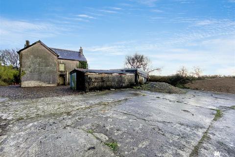 undefined, Clynderwen