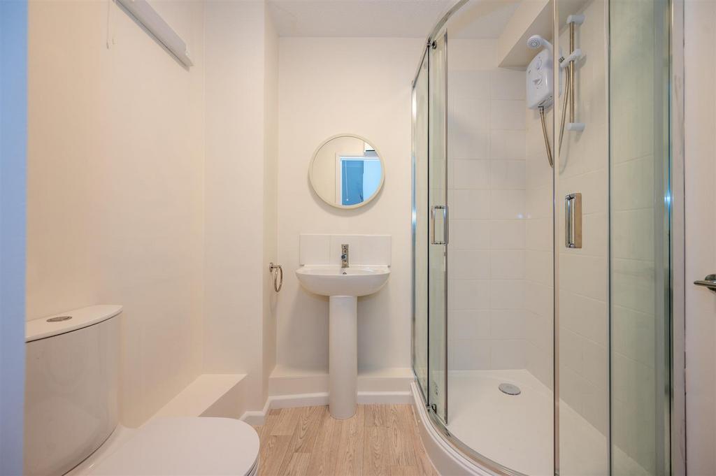 Flat 1 Regatta Court 25 1.jpg