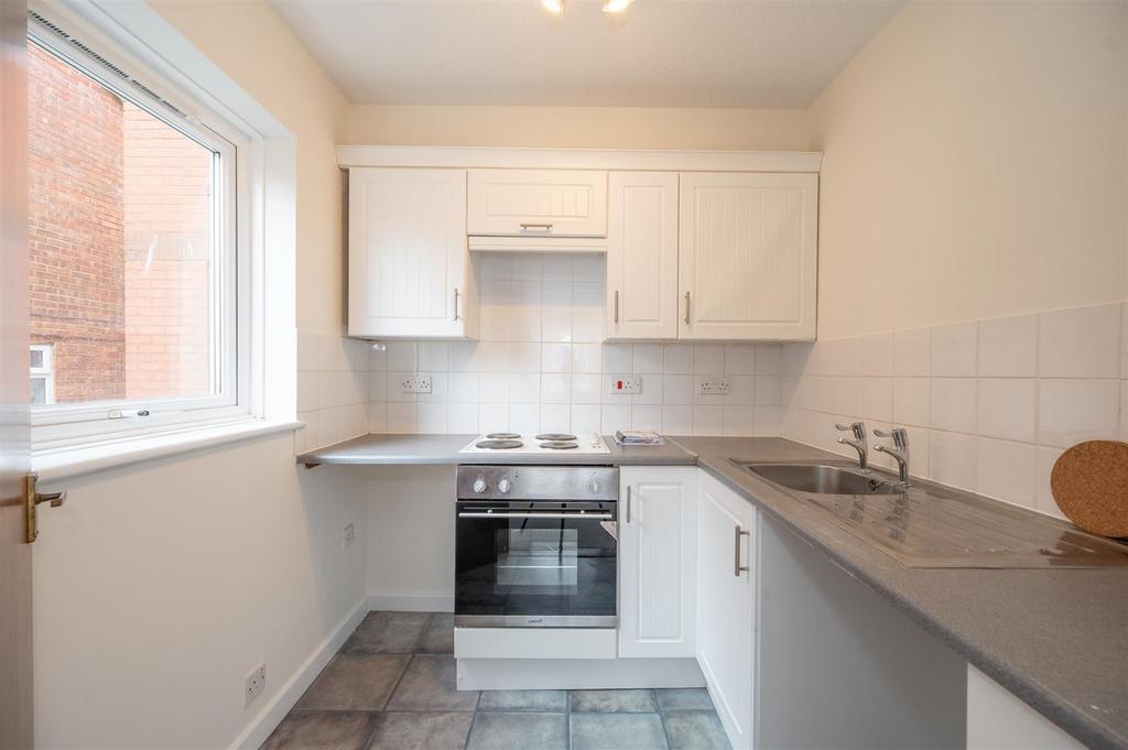 Flat 1 Regatta Court 25 2.jpg