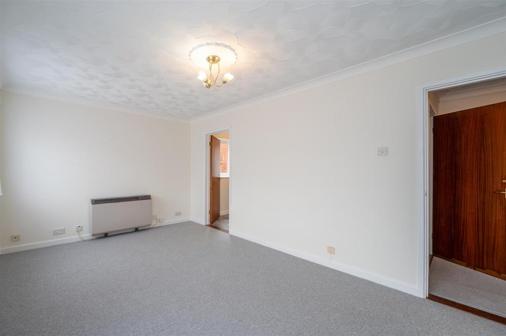 Flat 1 Regatta Court 25 6.jpg