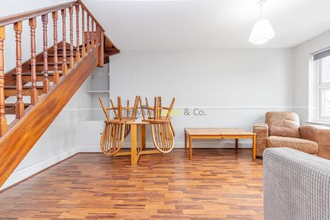 2 bedroom flat to rent, Bethnal Green Road, London E2