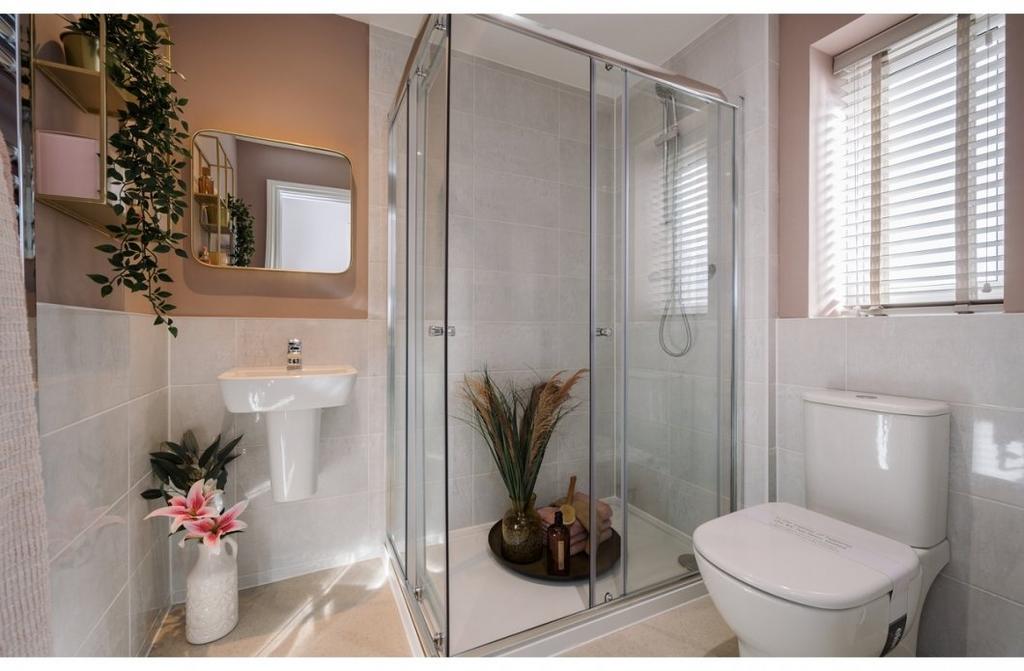 Ensuite - Fairford - Balmoral Gardens