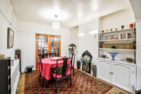 undefined, Empress Avenue, Aldersbrook