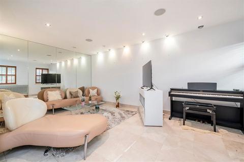 undefined, Park Crescent Mews East, London W1W