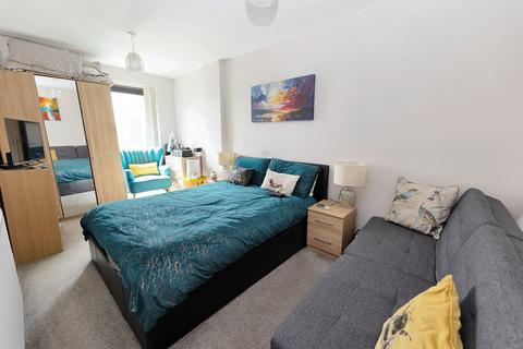 1 bedroom flat for sale, Station Square, Colchester, CO4 6