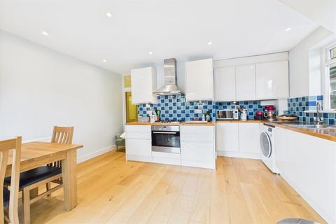 2 bedroom maisonette for sale, Waldron Road, London, SW18