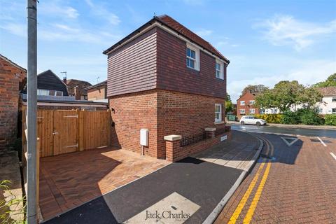 undefined, Maidstone Road, Hadlow, Tonbridge