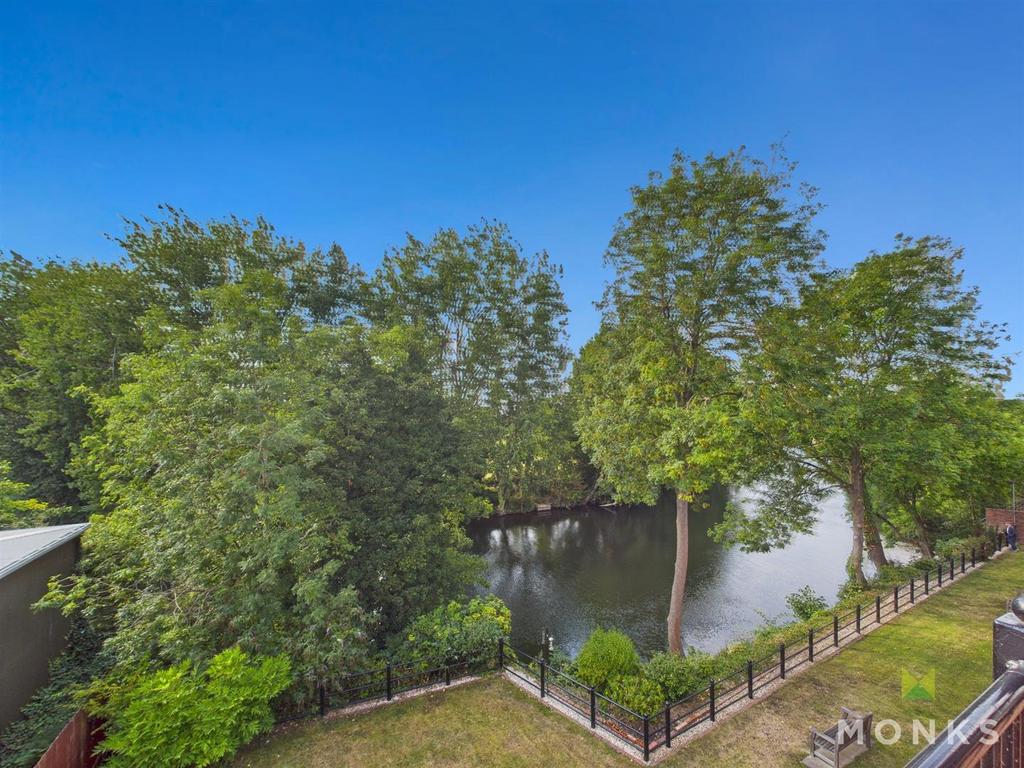 CAM01520 G0-PR0256-STILL007.jpg