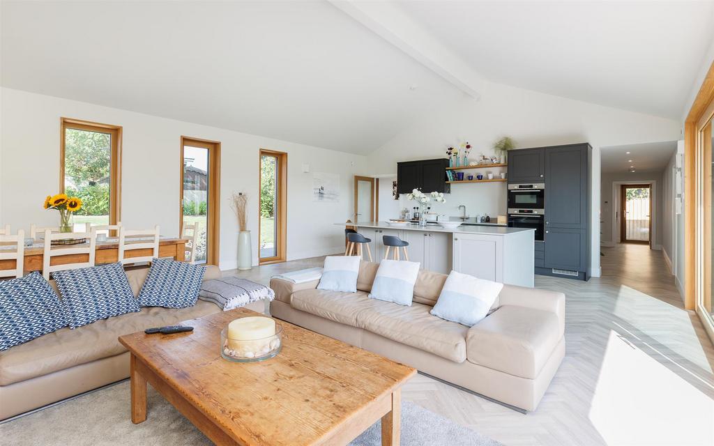 Kitchen/ Living Room