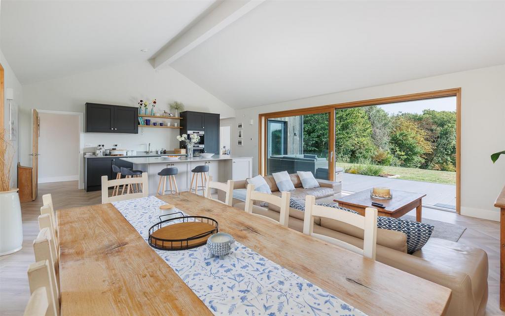 Kitchen/ Living Room Dining Area