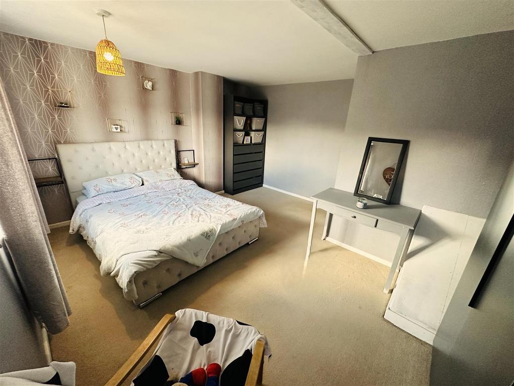 Bedroom 1 2.jpg