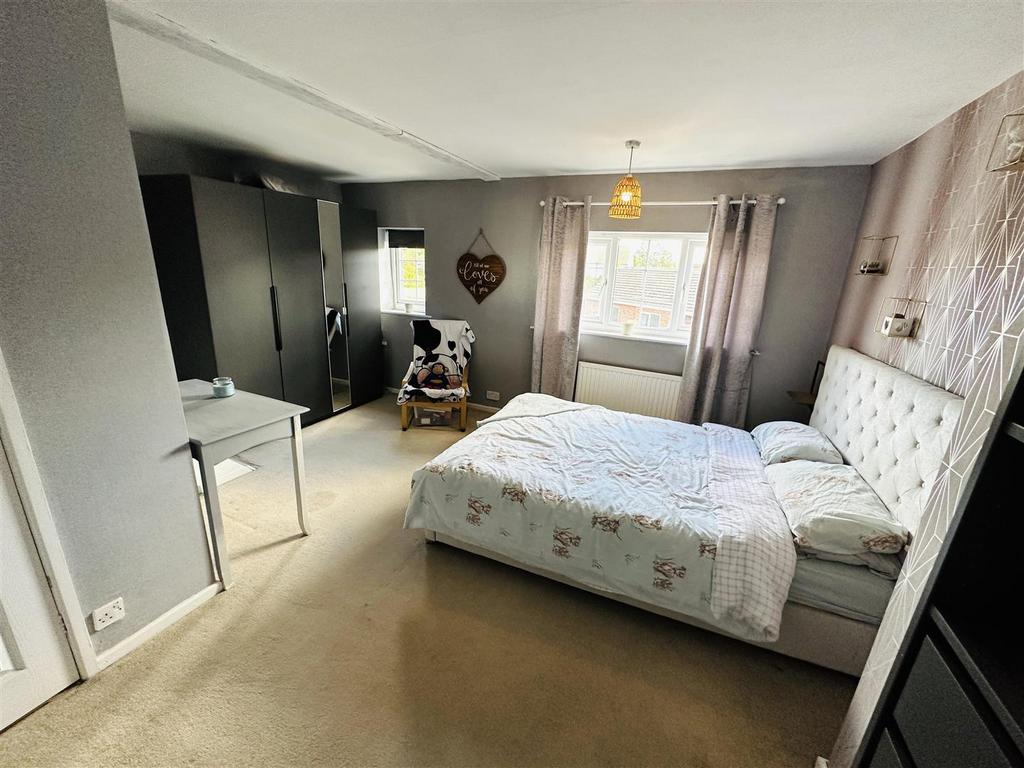 Bedroom 1.jpg