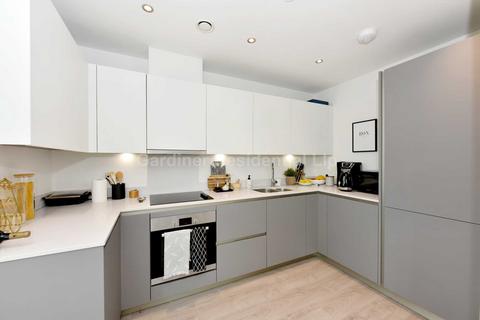 2 bedroom apartment for sale, Dickens Yard, London
