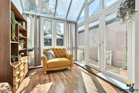 3 bedroom end of terrace house for sale, Henderson Avenue, Surrey GU2